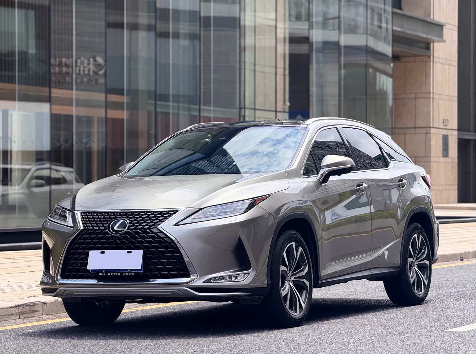 Lexus RX, 2021 1