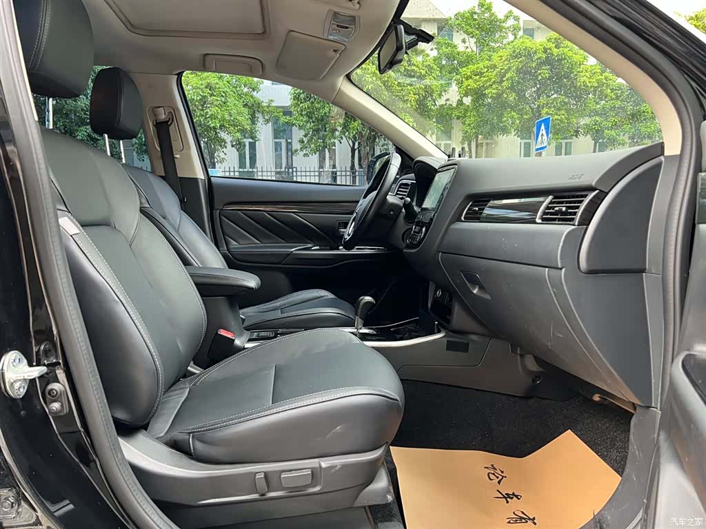 Mitsubishi Outlander, 2019 21
