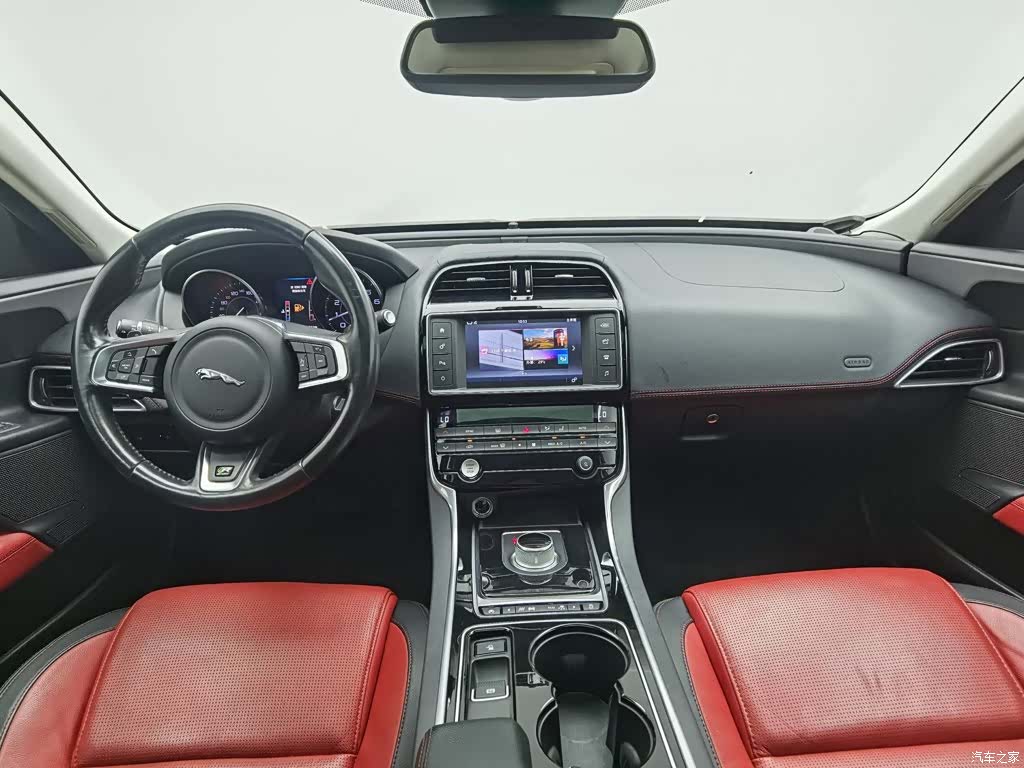 Jaguar XE, 2016 все фото