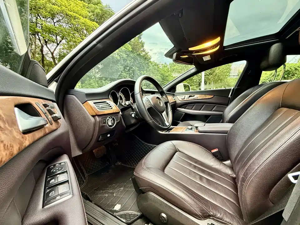 Mercedes-Benz CLS Mercedes-Benz CLS