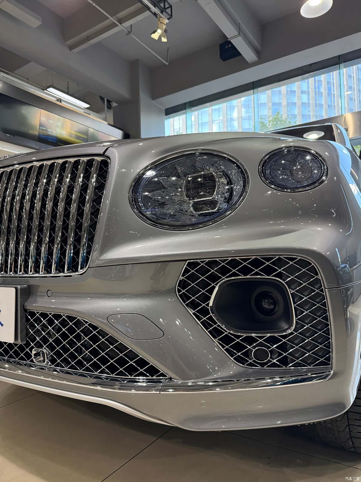 Bentley Bentayga, 2023 все фото