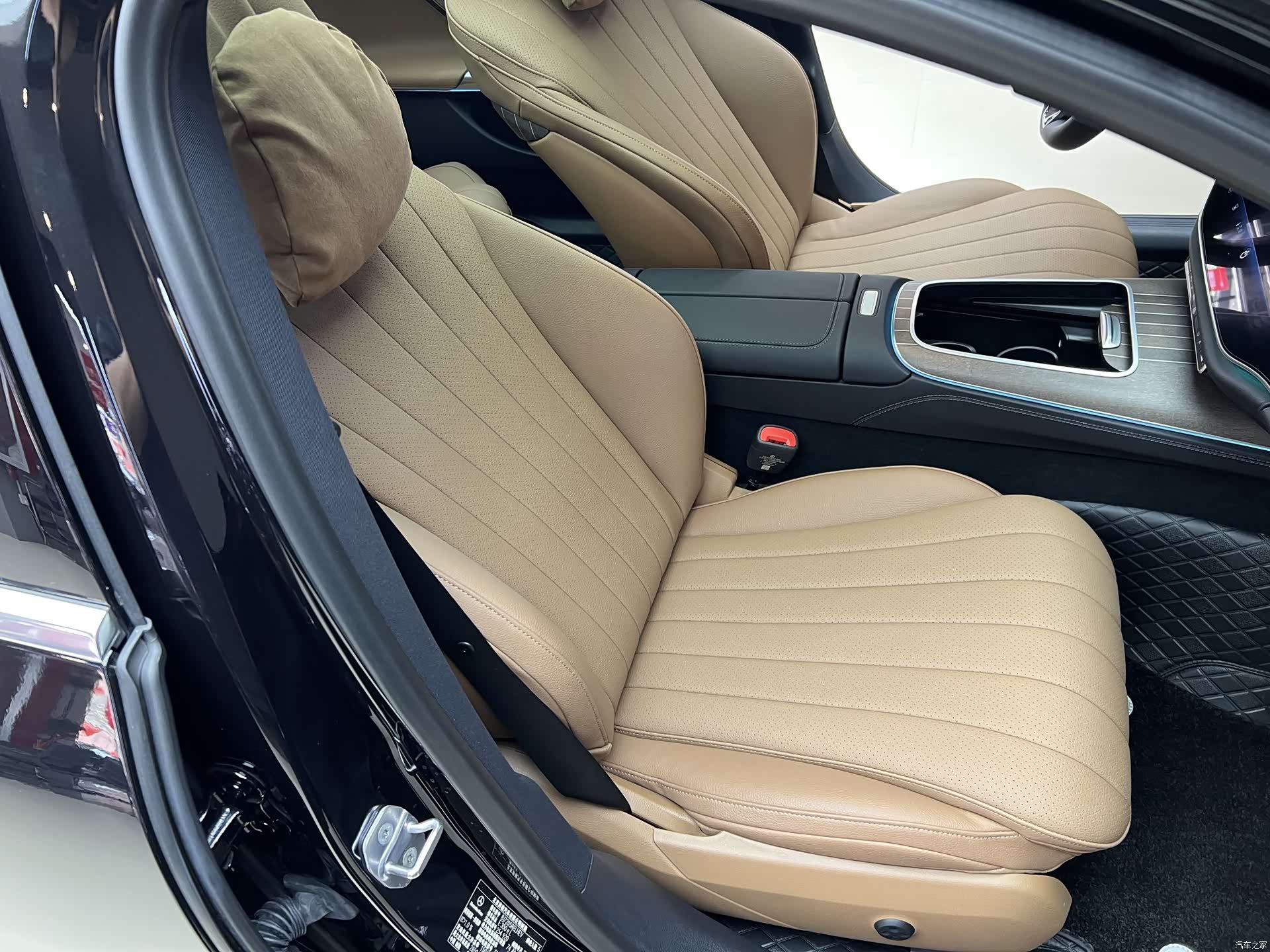 Mercedes-Benz E-Class, 2025 12