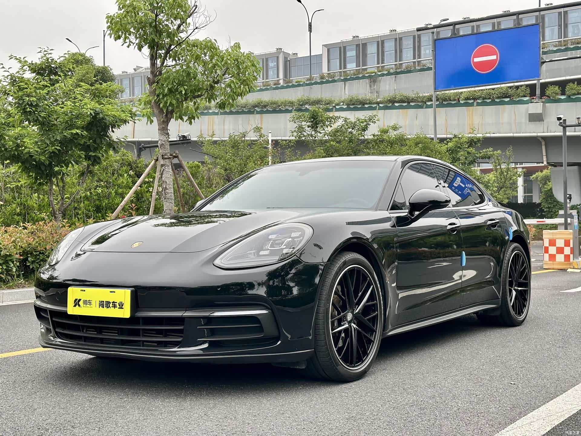 Porsche Panamera, 2018 1