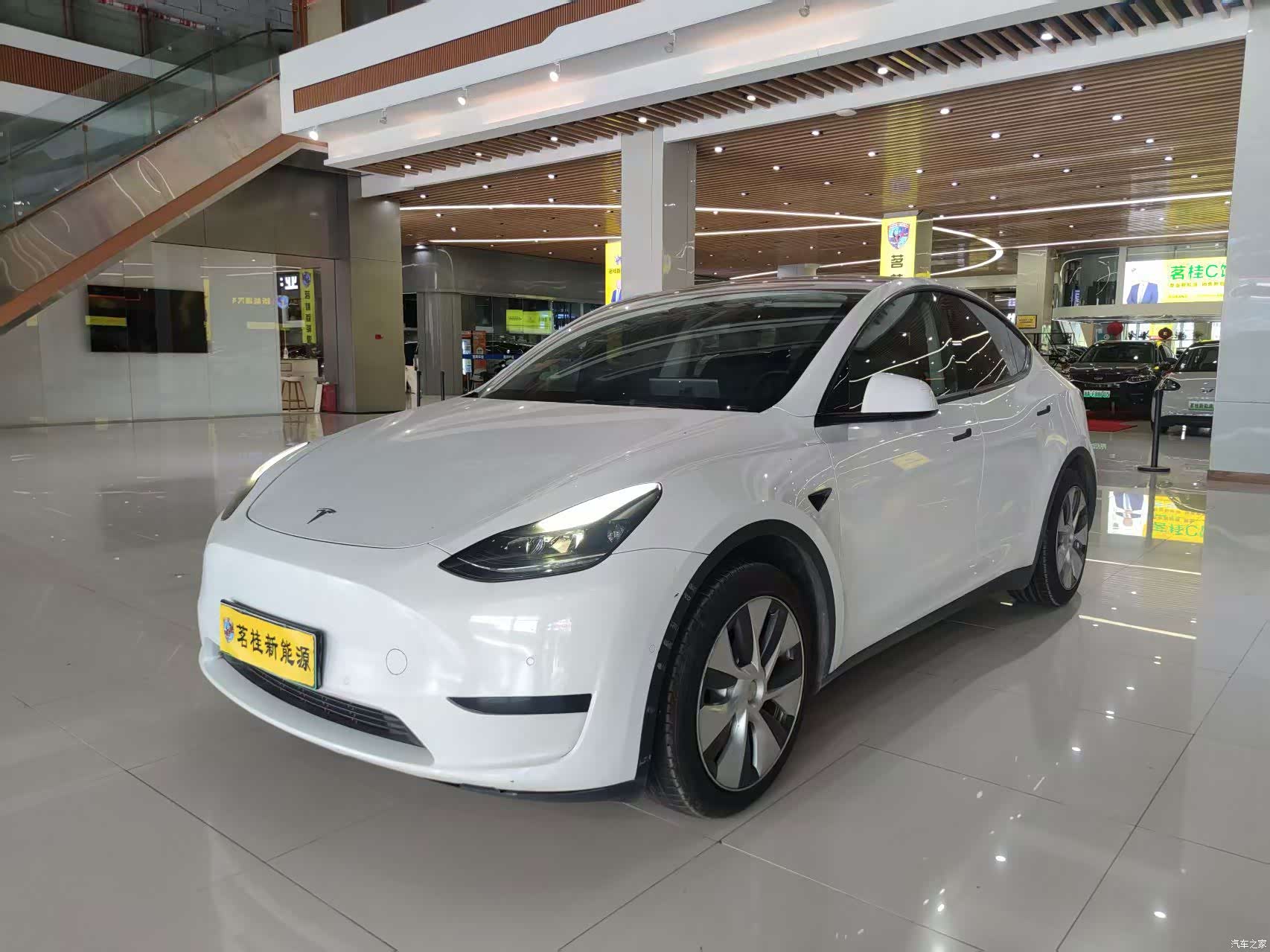Tesla Model Y, 2023 1