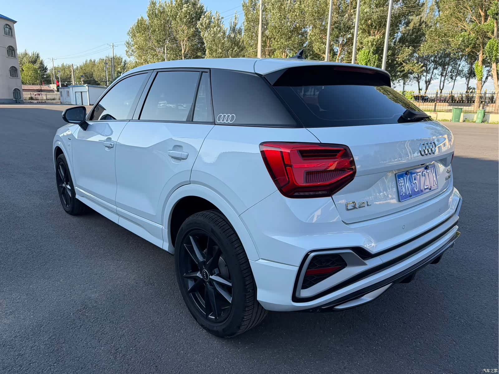 Audi Q2L, 2022 9