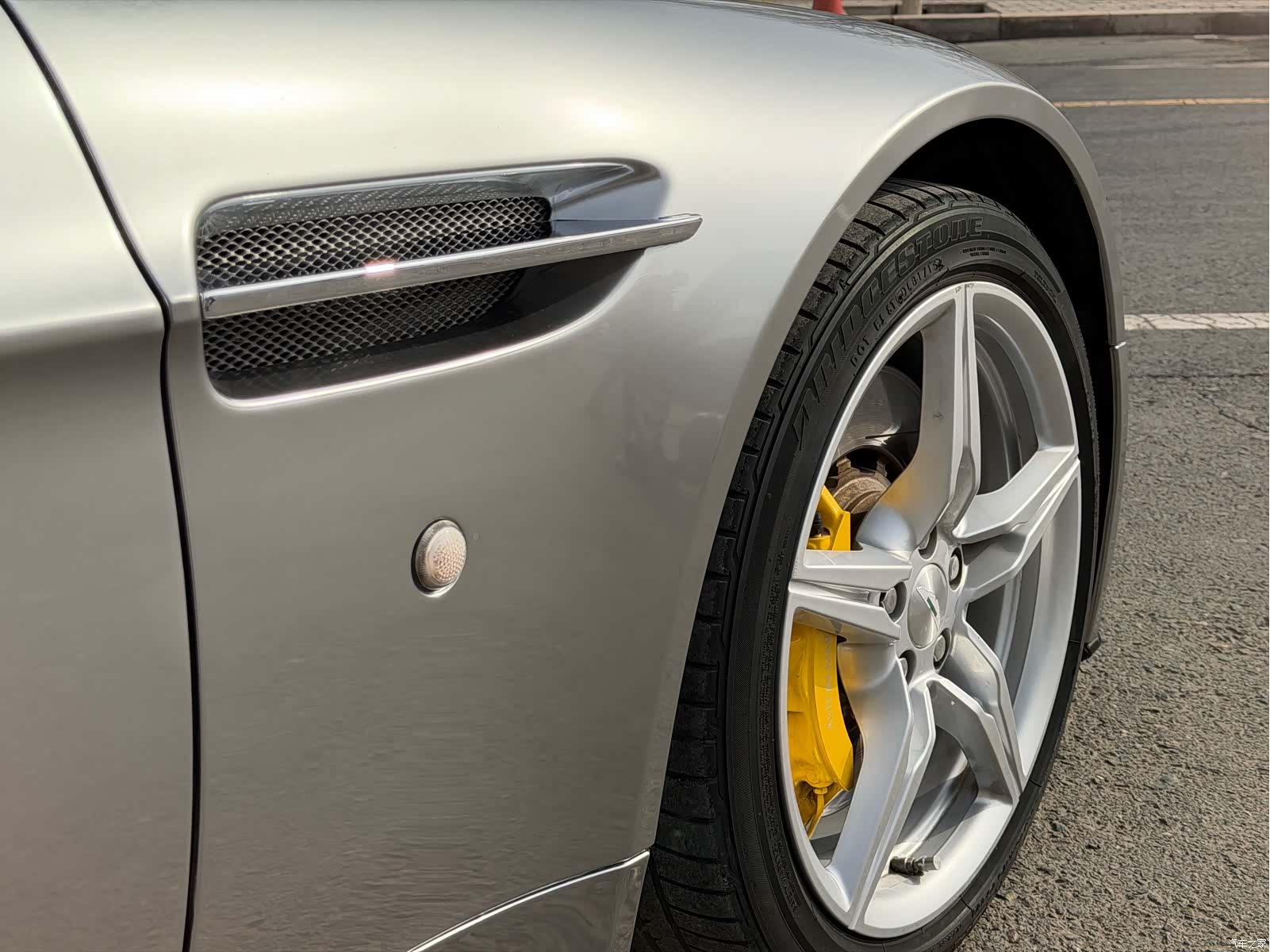 Aston Martin Vantage, 2016 11