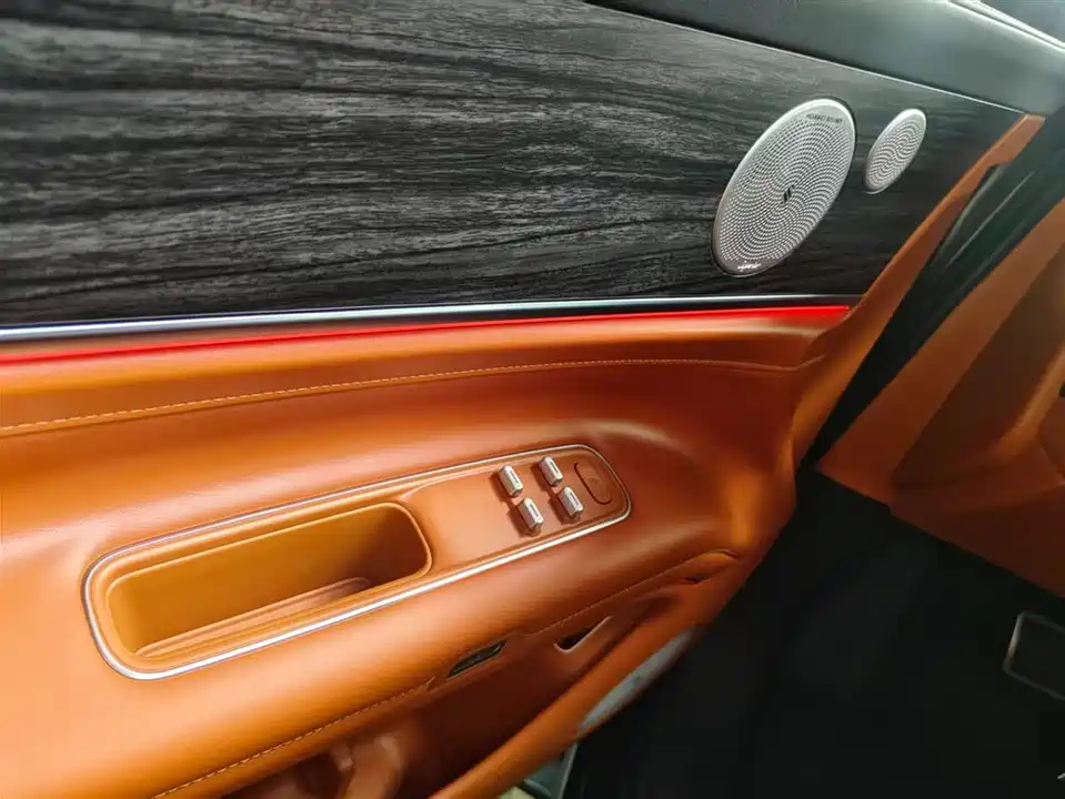 AITO Ask the world M9