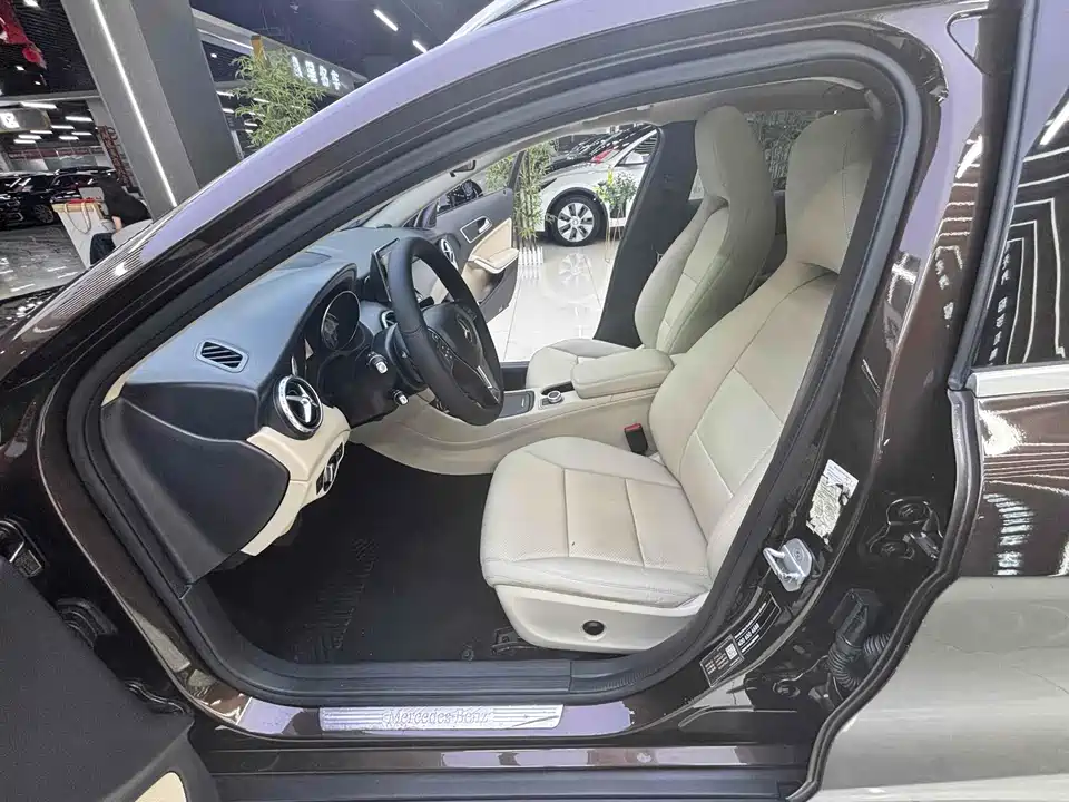 Mercedes-Benz GLA Mercedes-Benz GLA