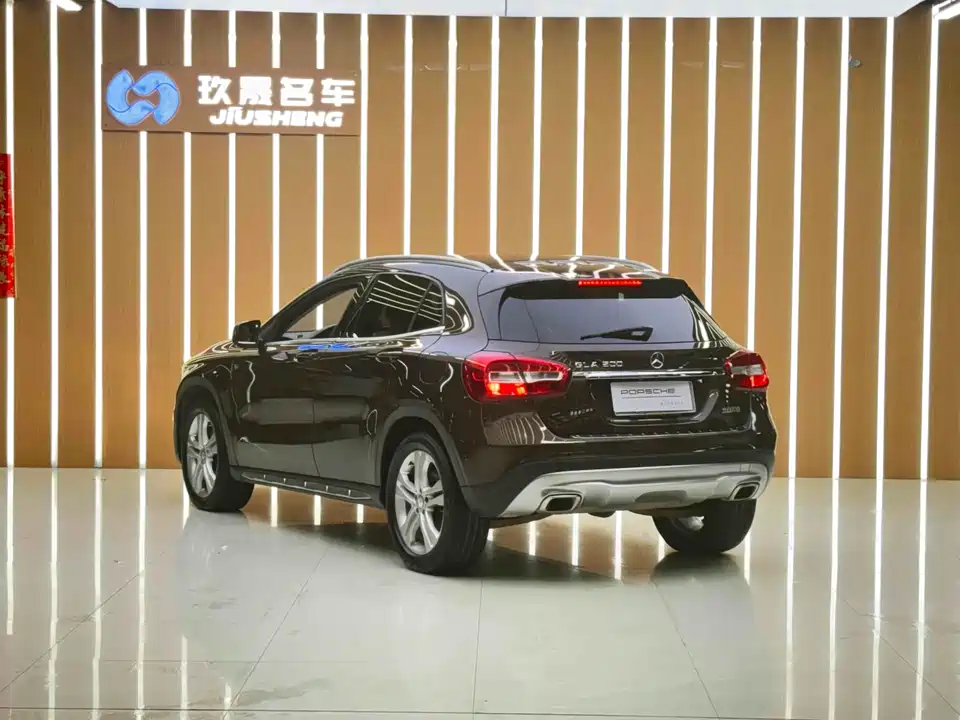 Mercedes-Benz GLA Mercedes-Benz GLA