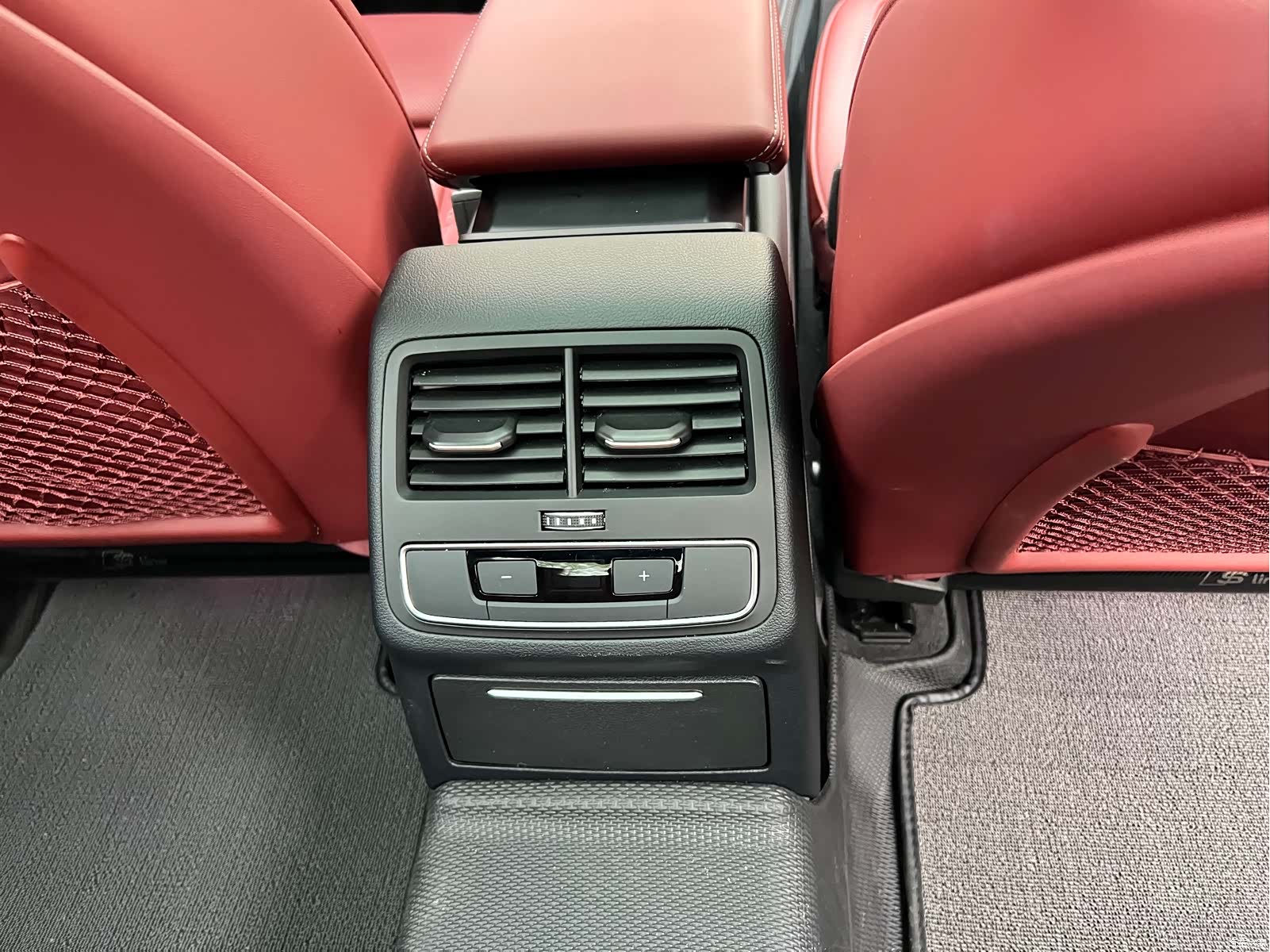 Audi A4L, 2025 10