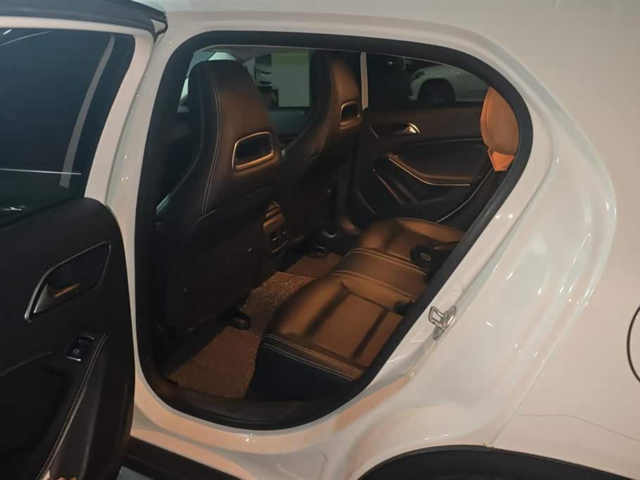 Mercedes-Benz GLA Mercedes-Benz GLA