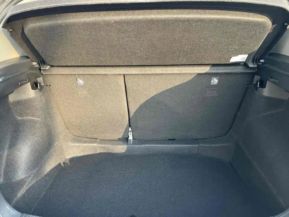 Volkswagen Exploring the shadow