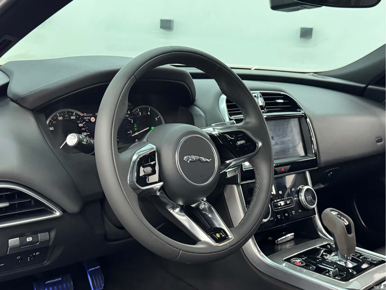 Land Rover XEL, 2023 все фото