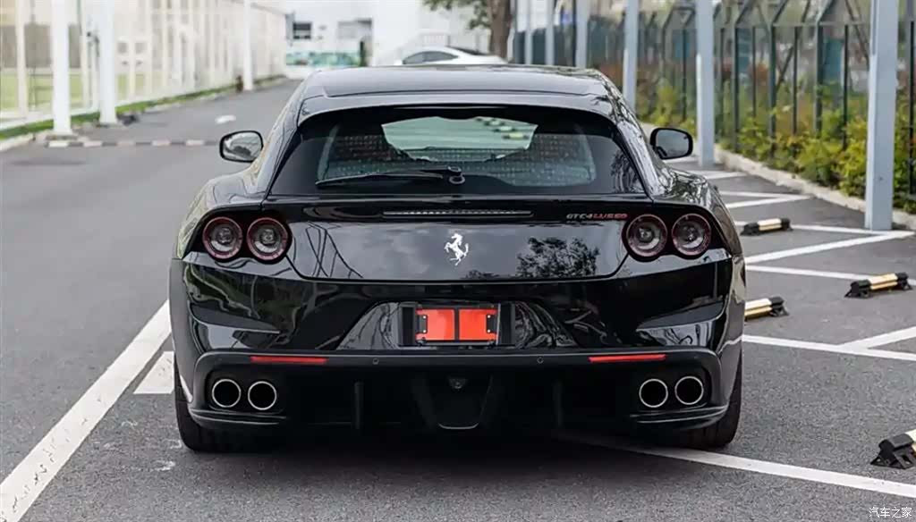 Ferrari GTC4Lus, 2017 все фото
