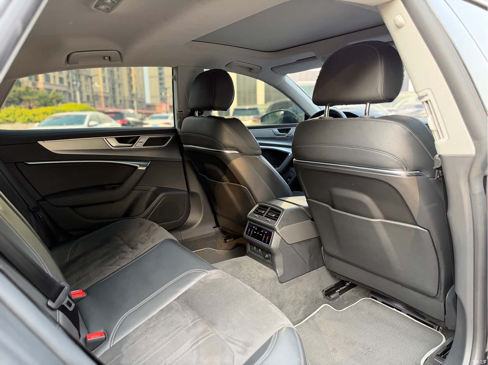 Audi A7L, 2024 14