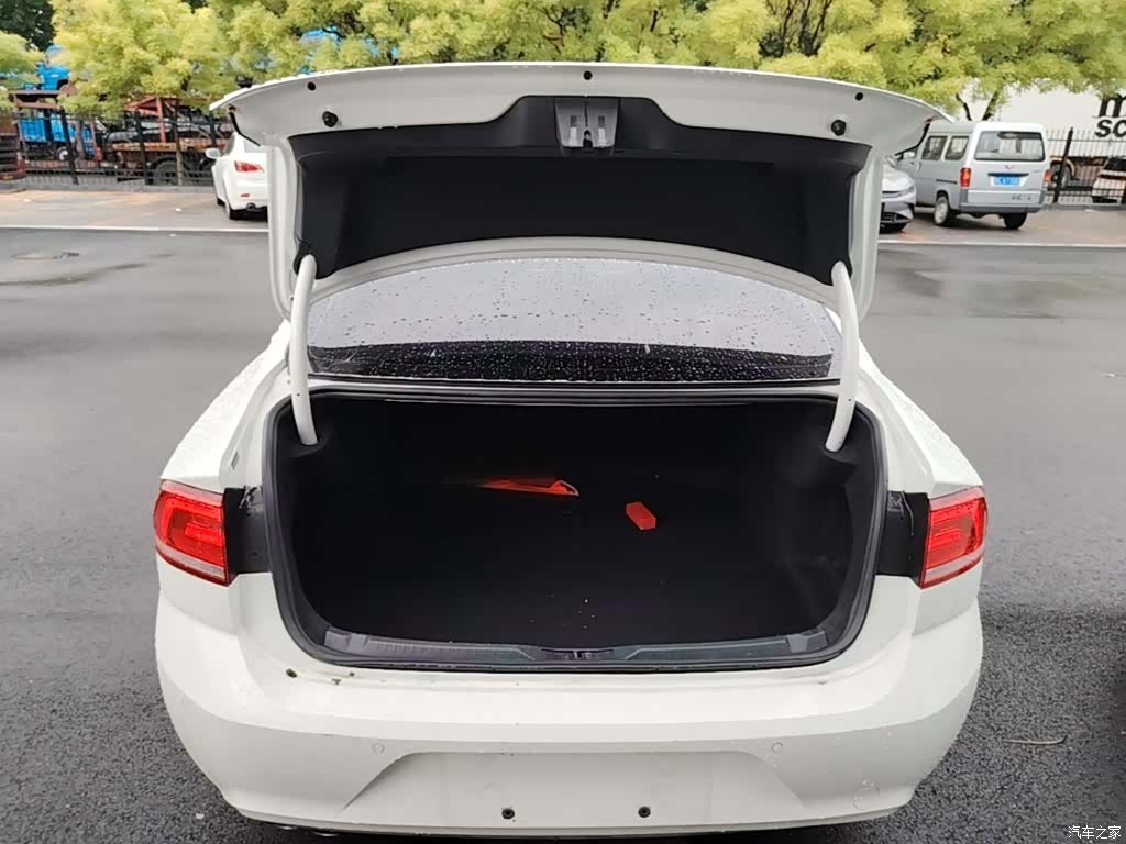 Volkswagen Lamando, 2016 19