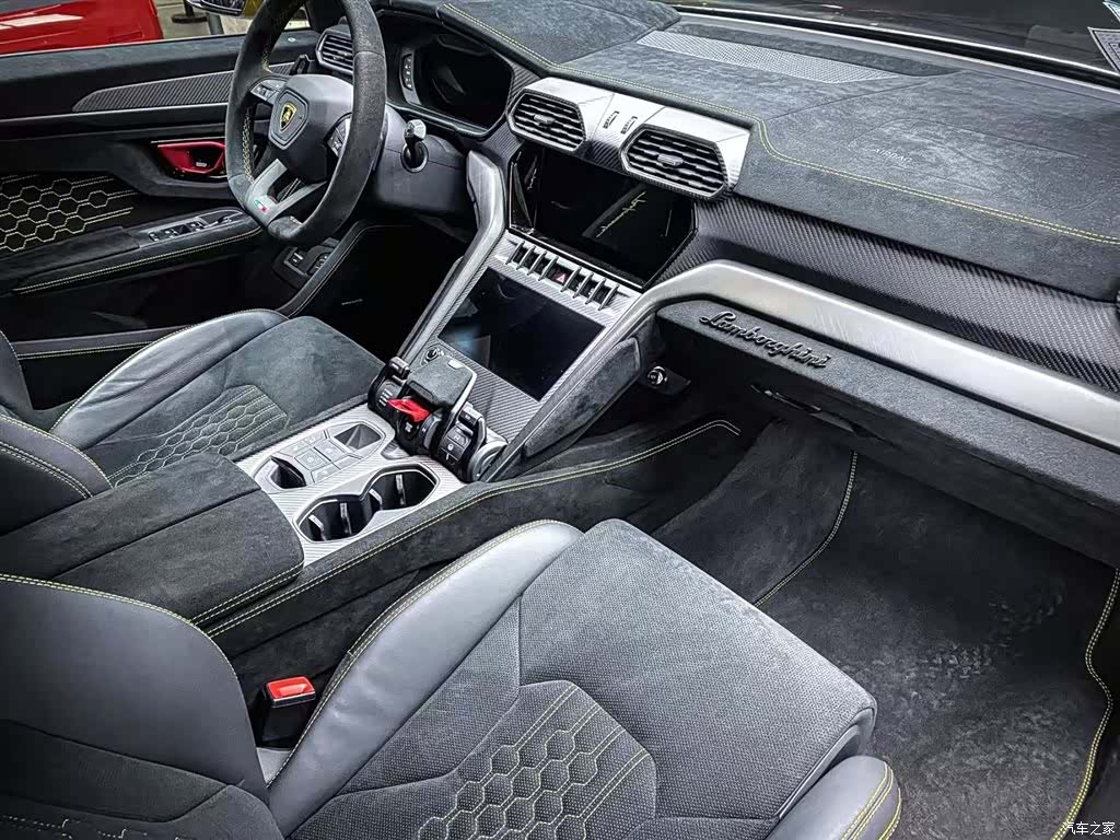 Lamborghini Urus, 2023 14