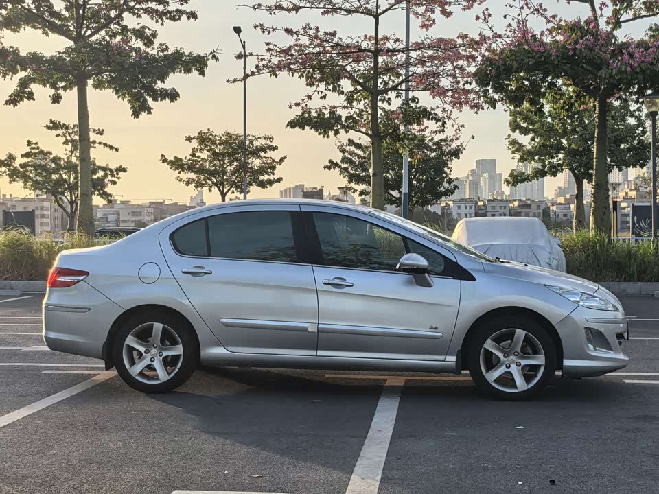 Peugeot 408