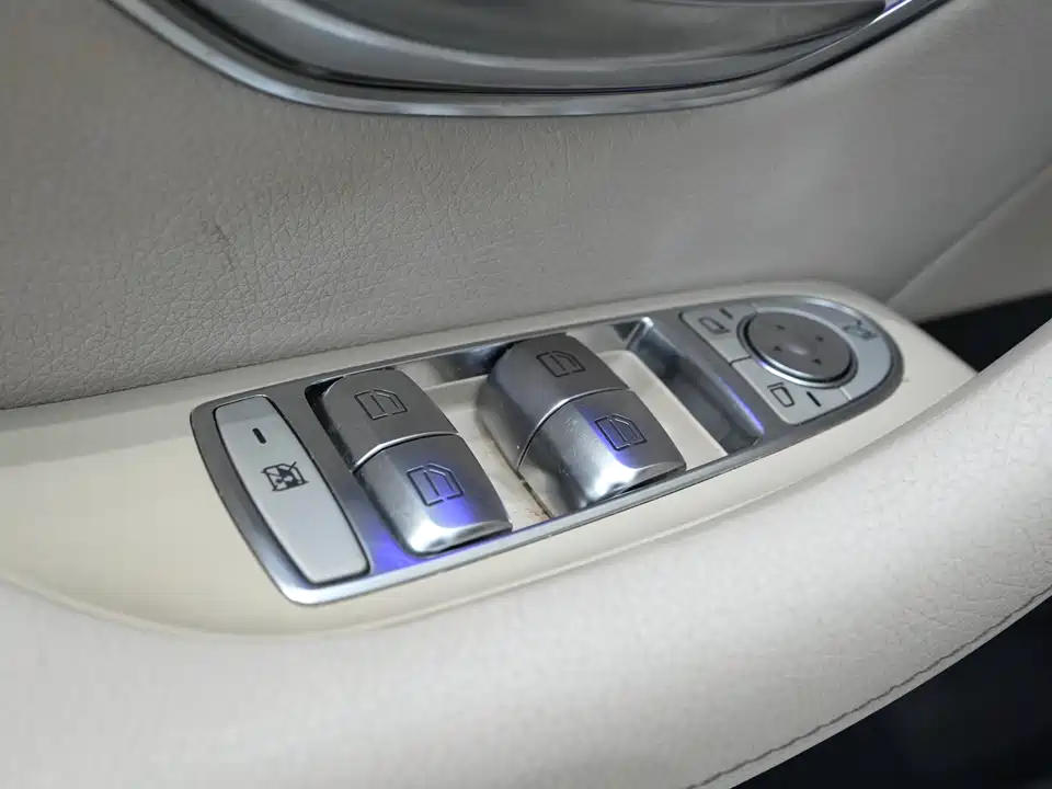 Mercedes-Benz CLS Mercedes-Benz CLS