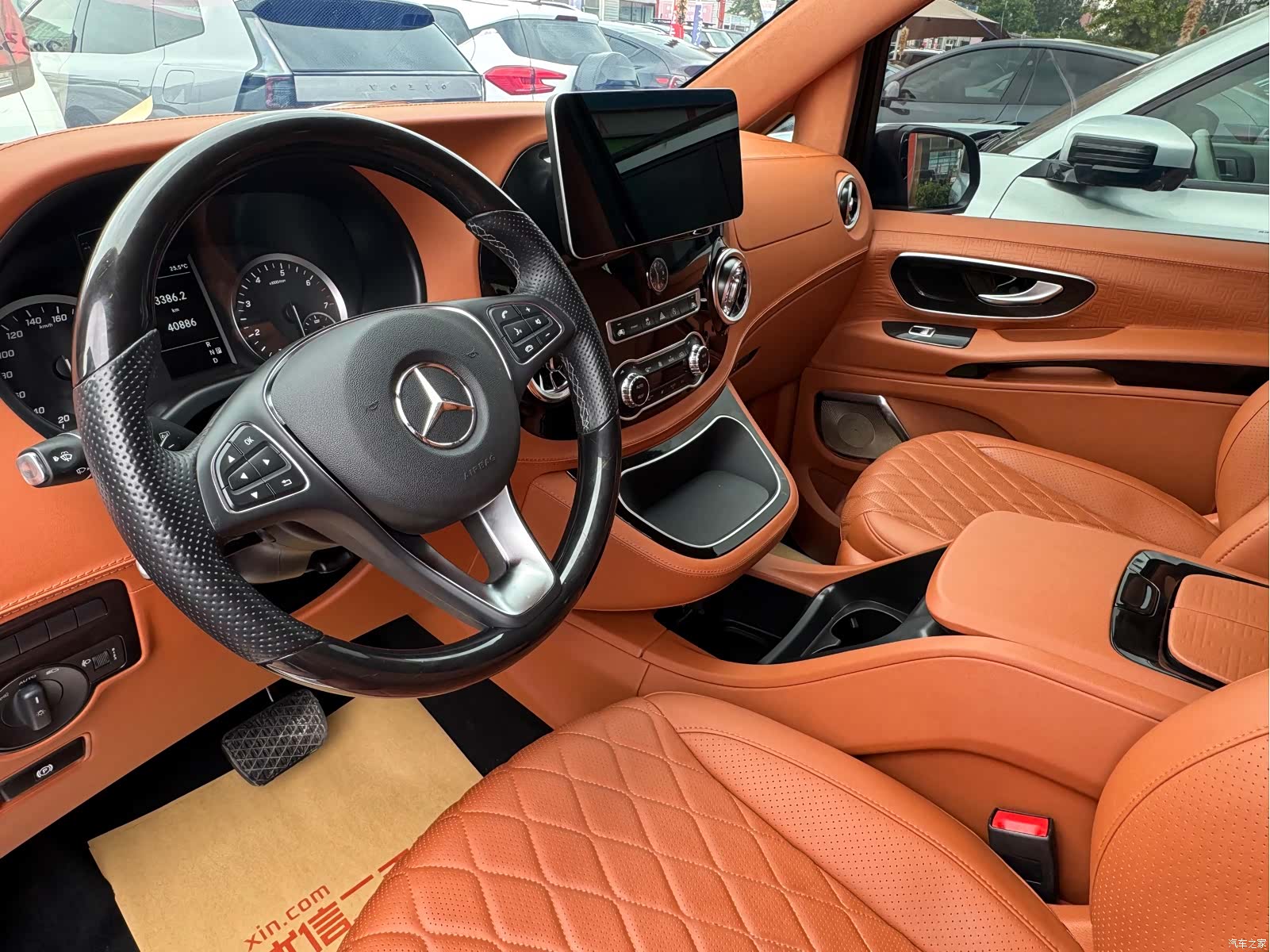 Mercedes-Benz 7, 2023 11