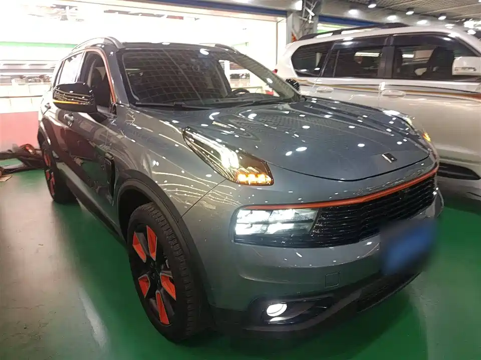 Lynk & Co 01