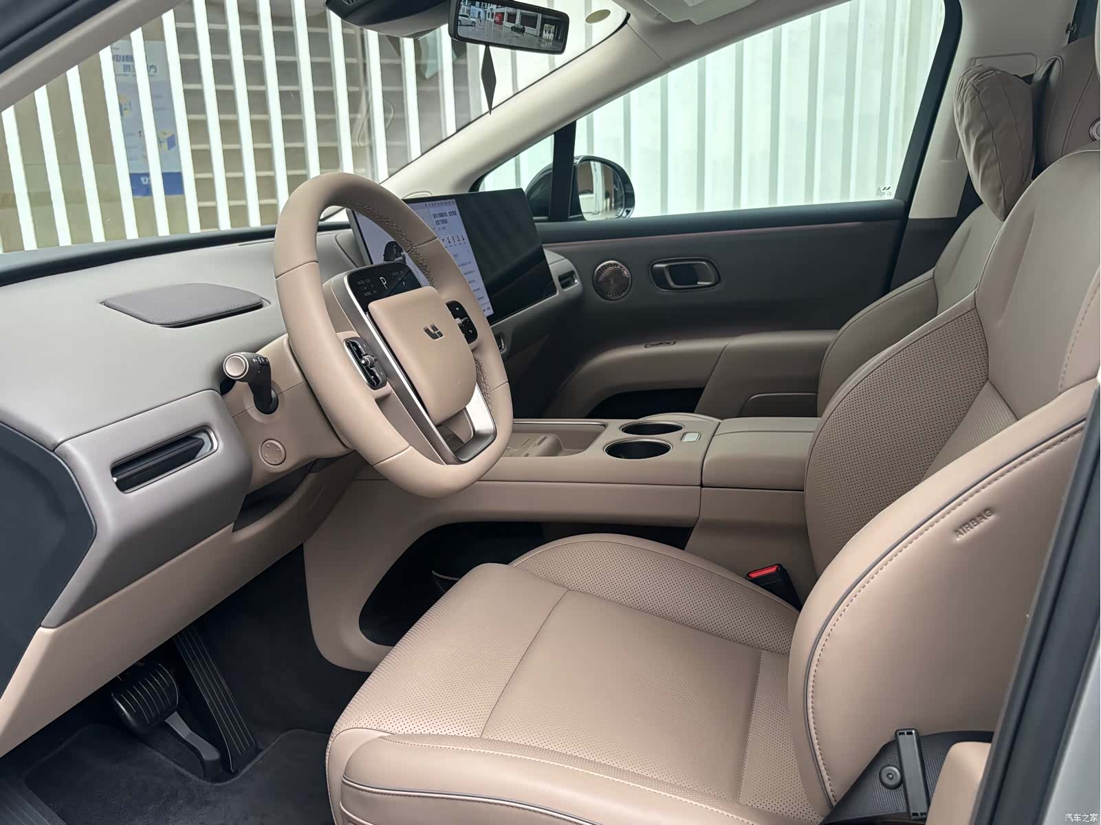 Li Auto i8, 2025 7