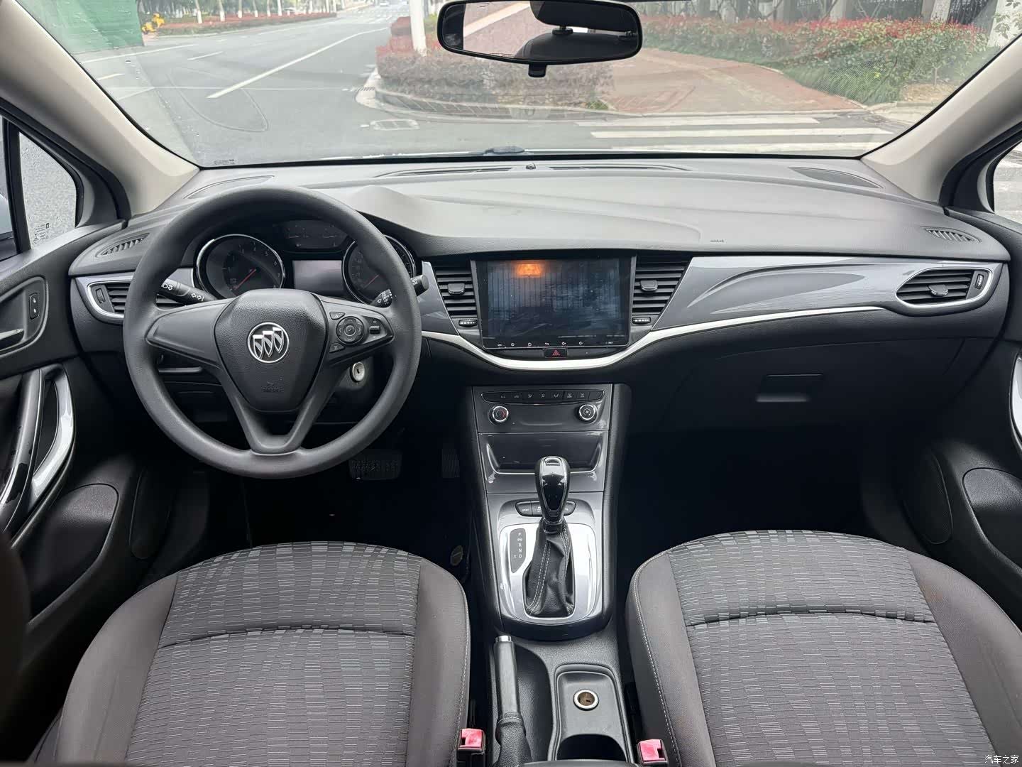 Buick Verano, 2018 9