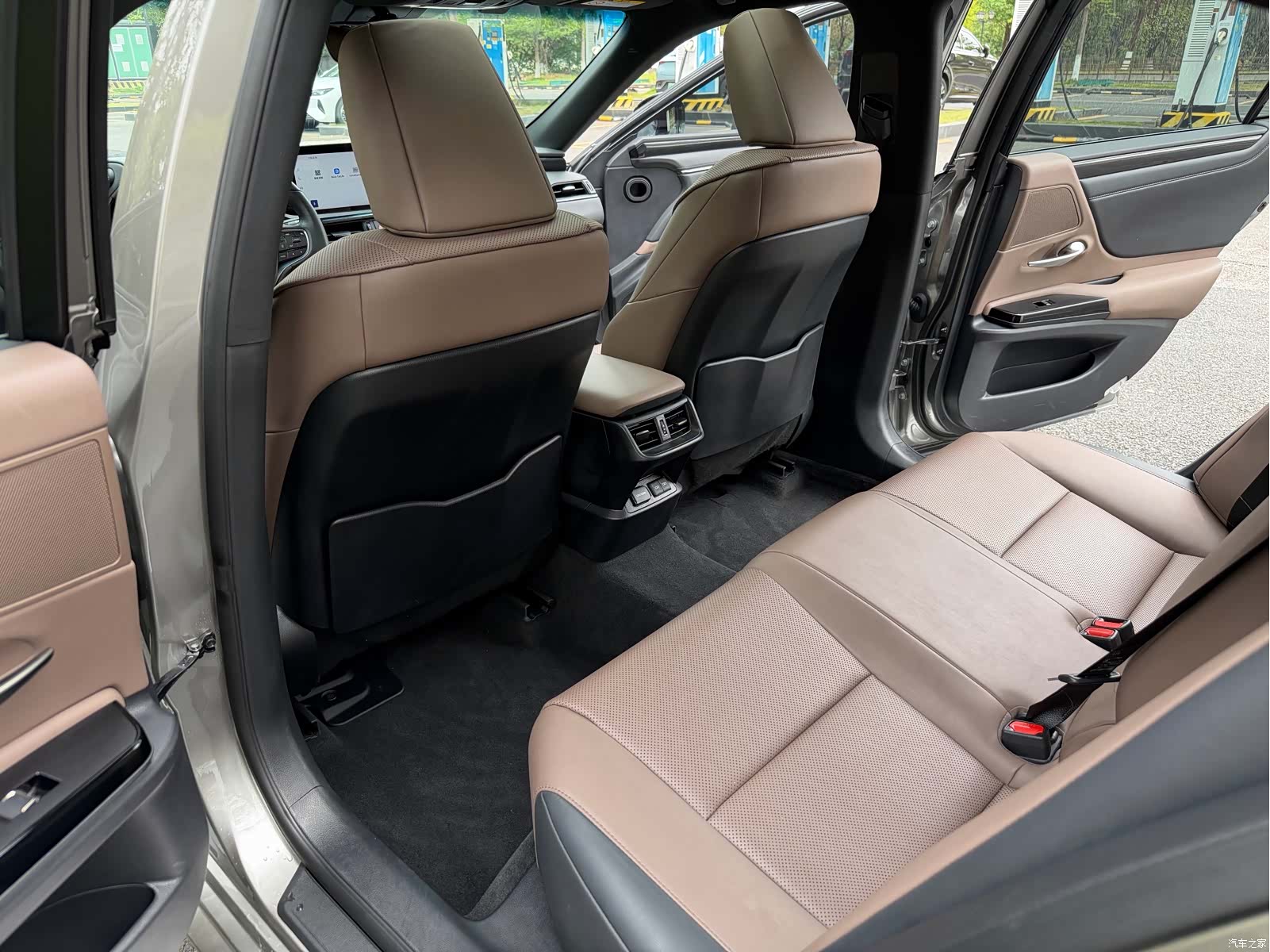 Lexus ES, 2024 13