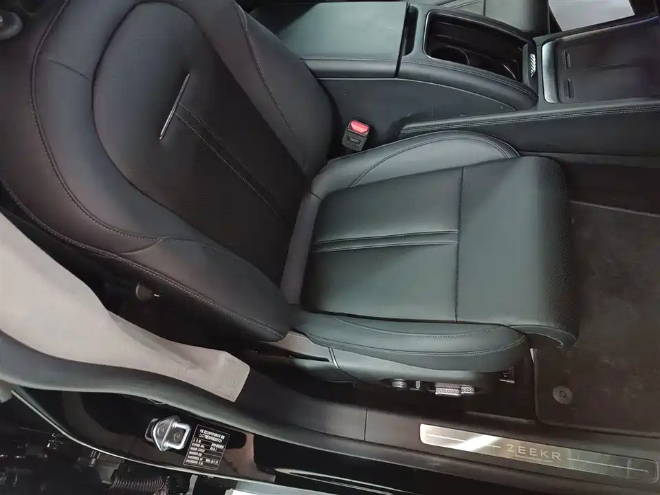 Zeekr 007