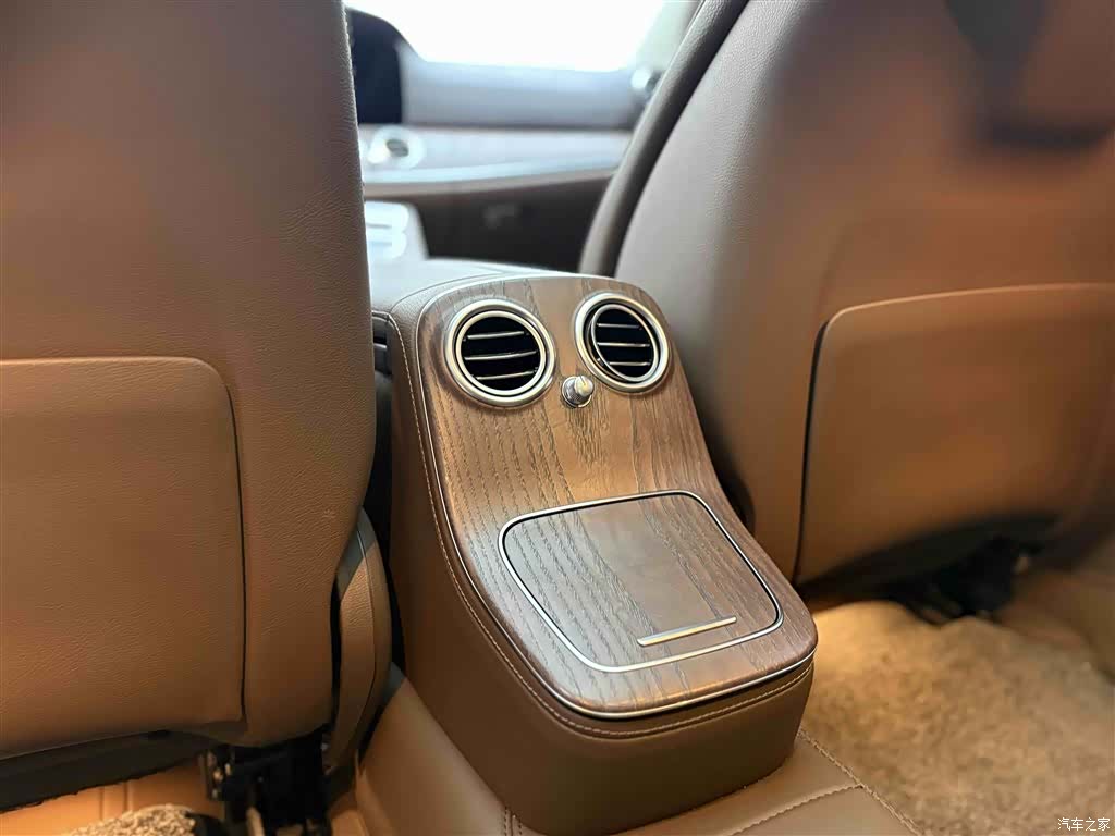 Mercedes-Benz E-Class, 2023 28