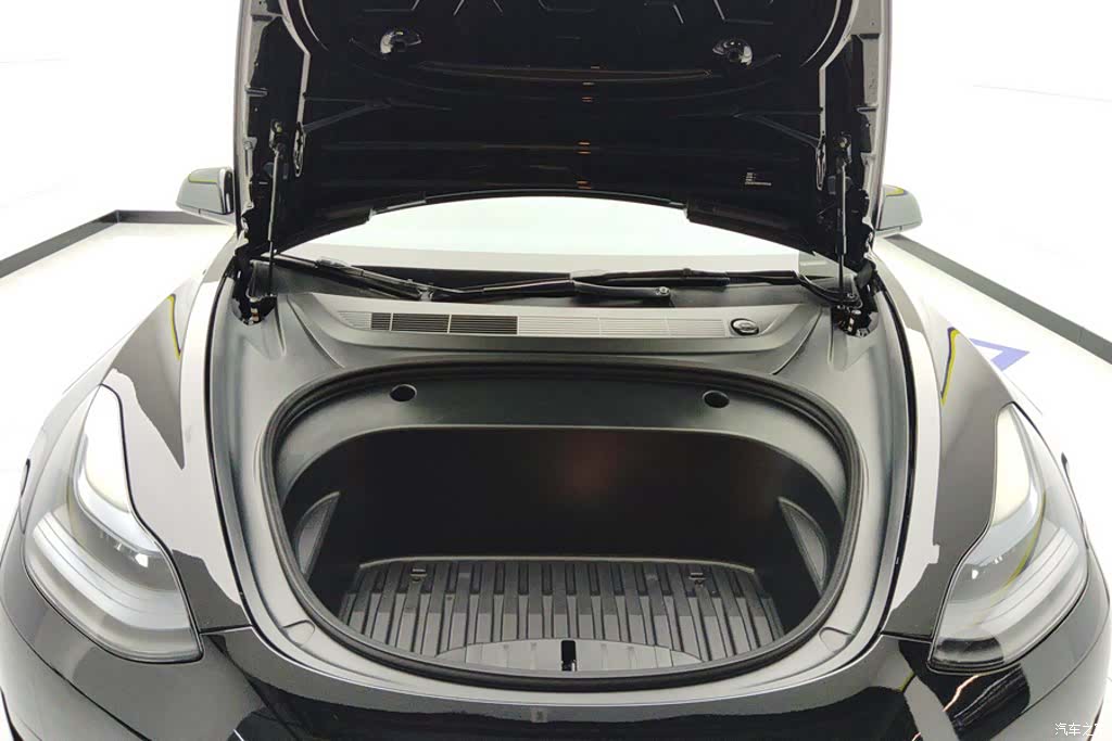 Tesla Model 3, 2023 10