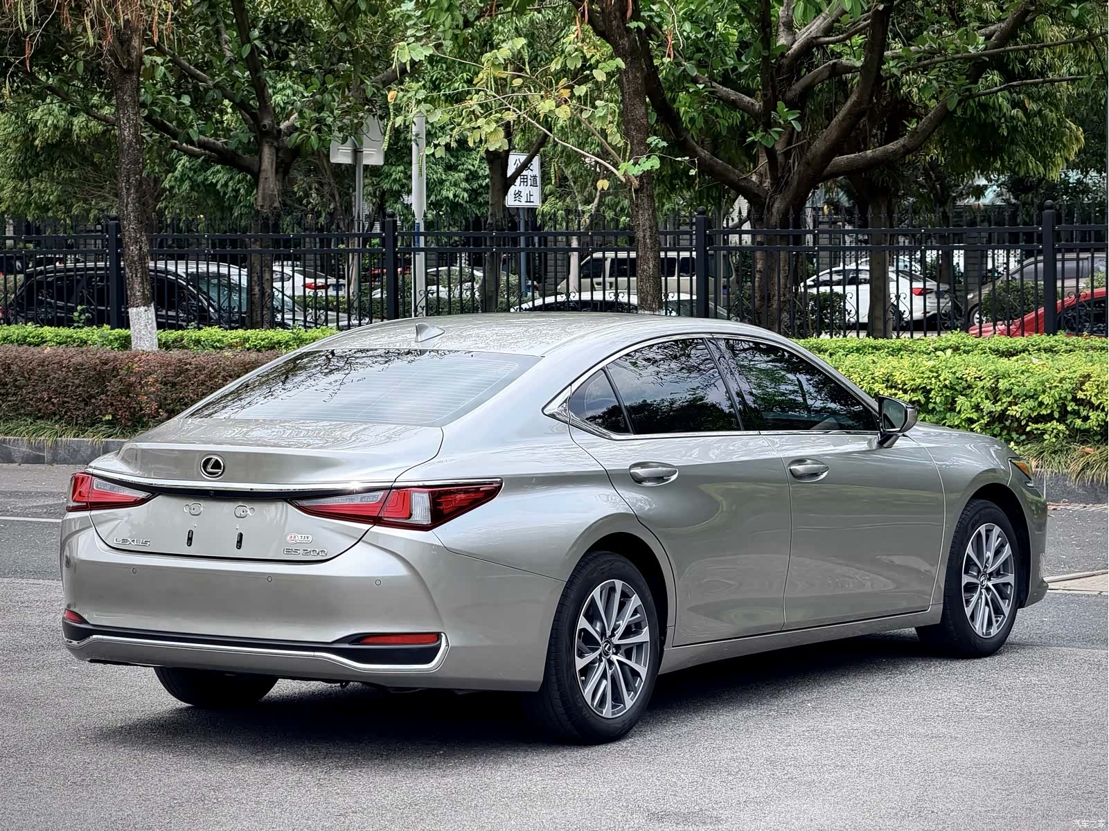 Lexus ES, 2024 4