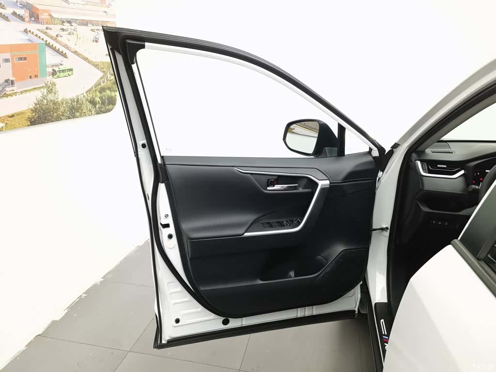 Toyota RAV4, 2022 8