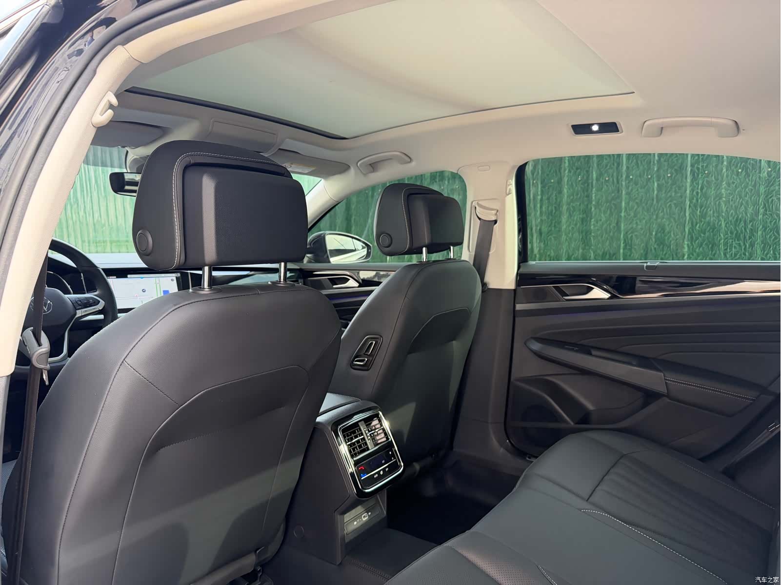 Volkswagen Passat, 2025 16