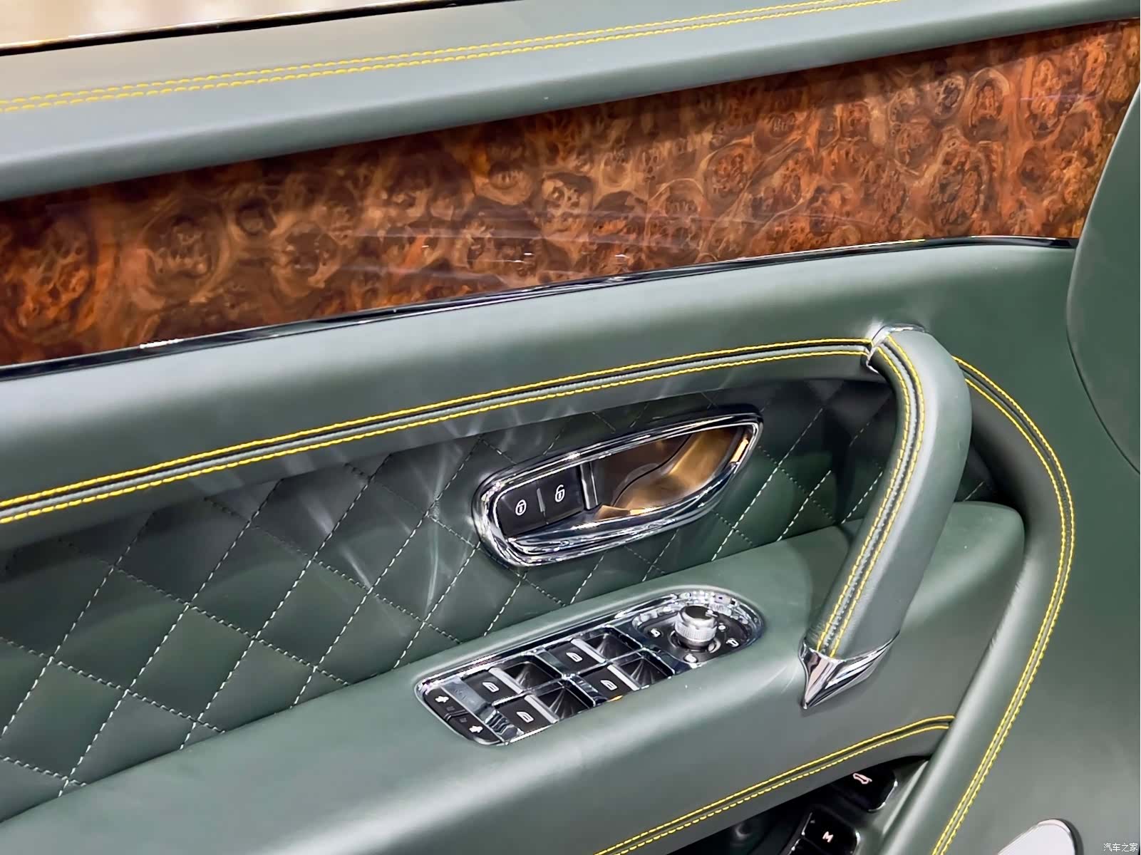 Bentley Bentayga, 2018 11
