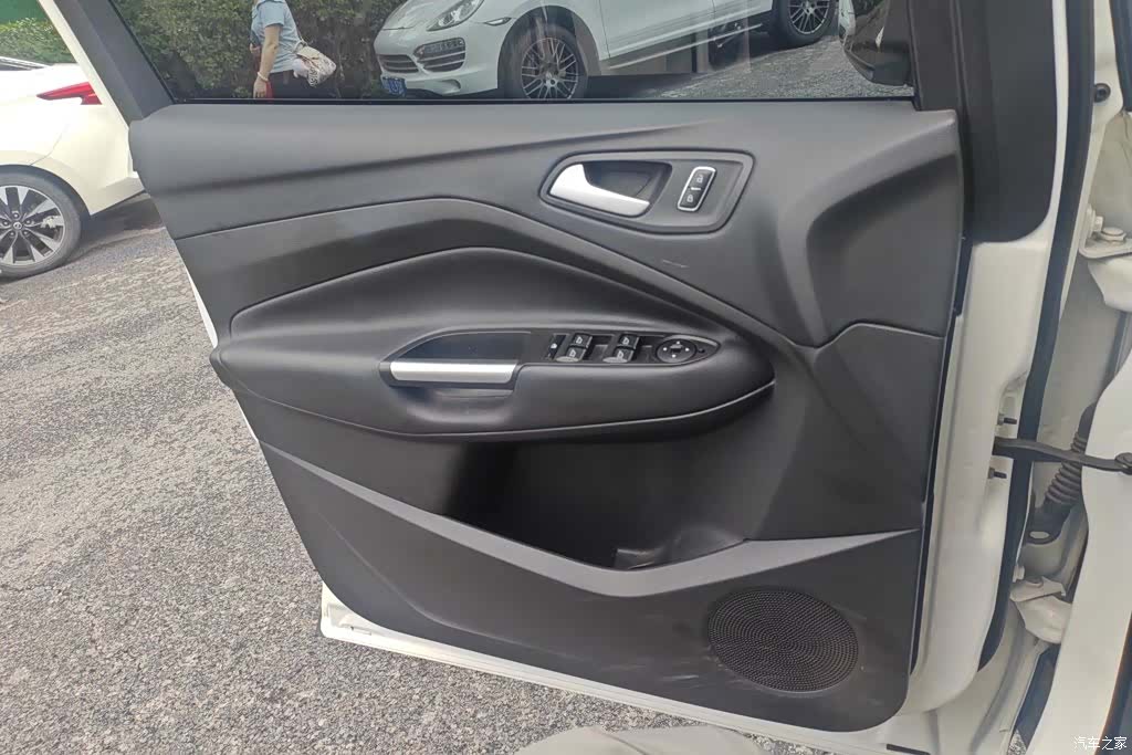 Ford Kuga, 2016 6