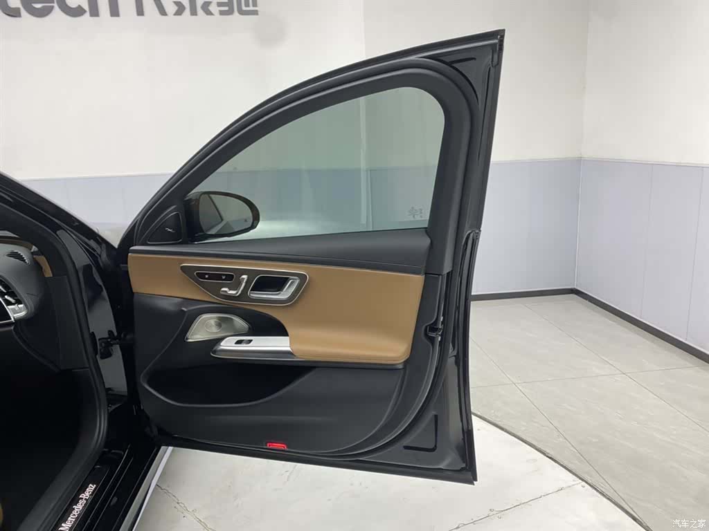 Mercedes-Benz E-Class, 2024 35