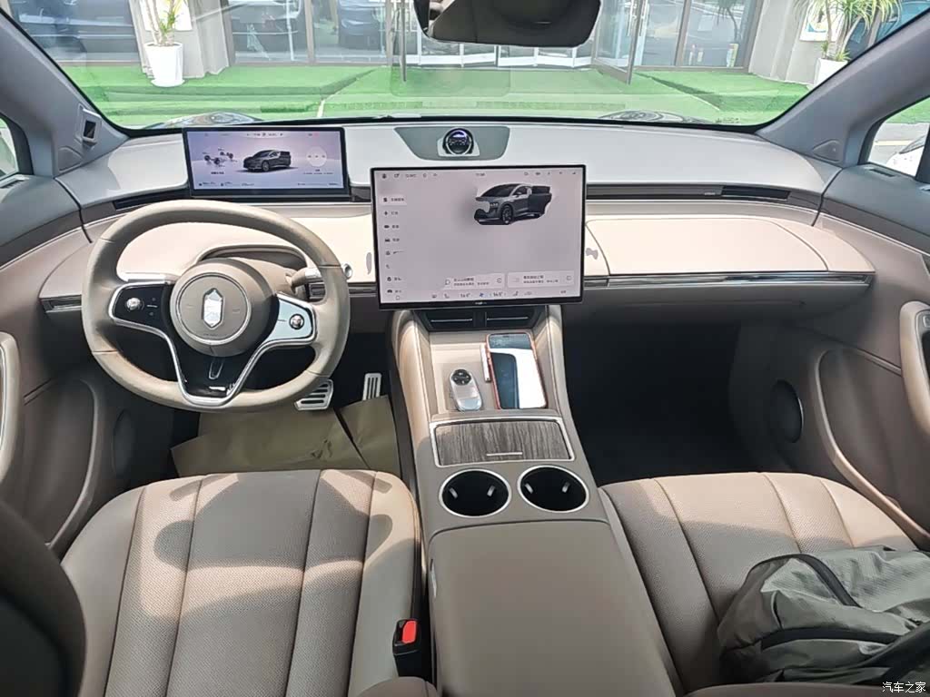Luxeed R7, 2025 10