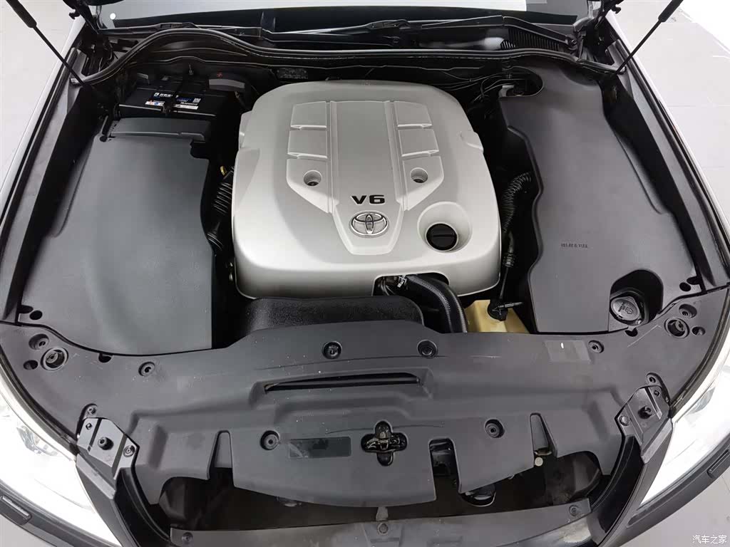 Toyota Crown, 2010 6