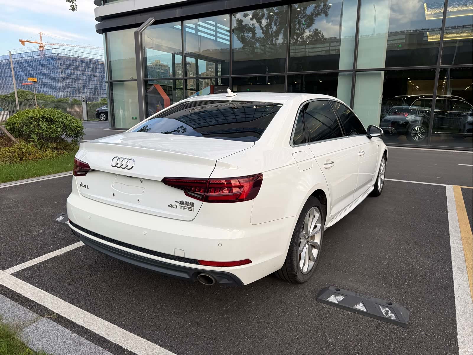Audi A4L, 2017 все фото