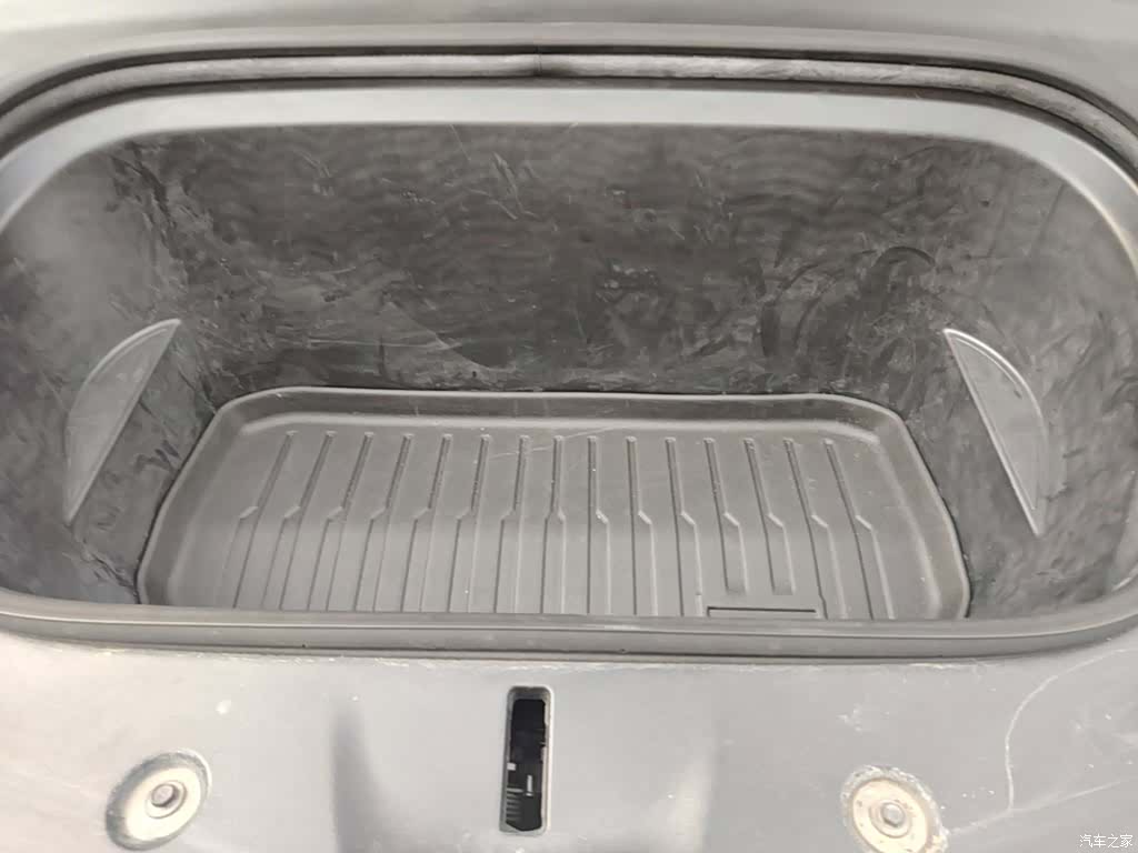 Tesla Model Y, 2023 20