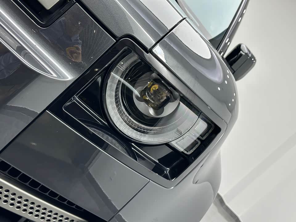 Land Rover guard