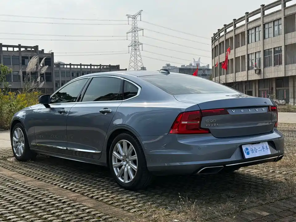 Volvo S90