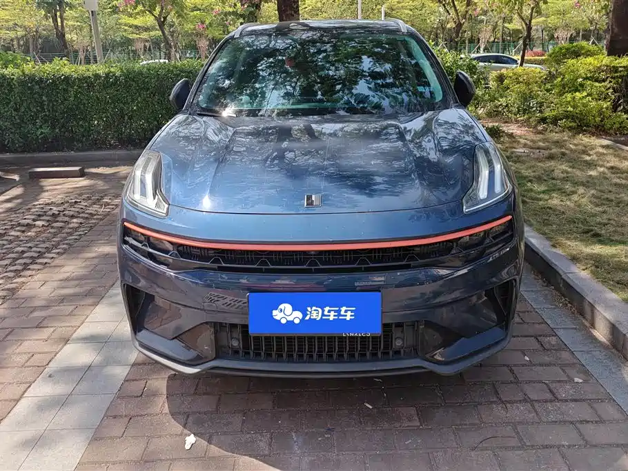 Lynk & Co 06