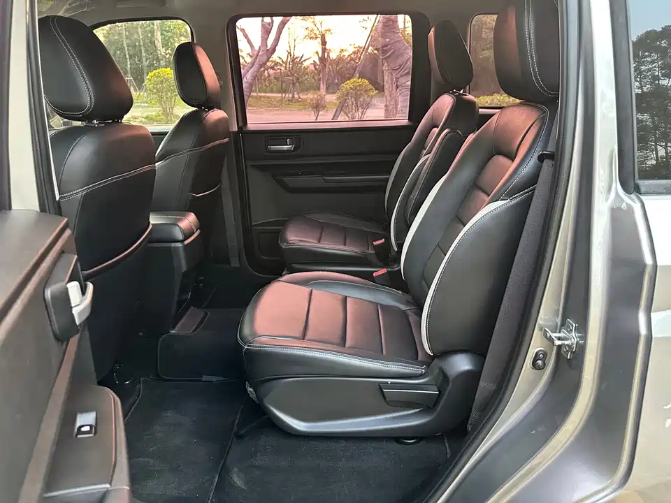 Wuling Wuling Hongguang PLUS