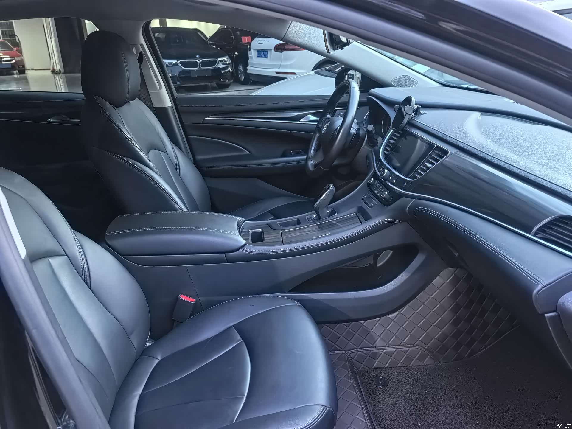 Buick LaCrosse, 2021 все фото