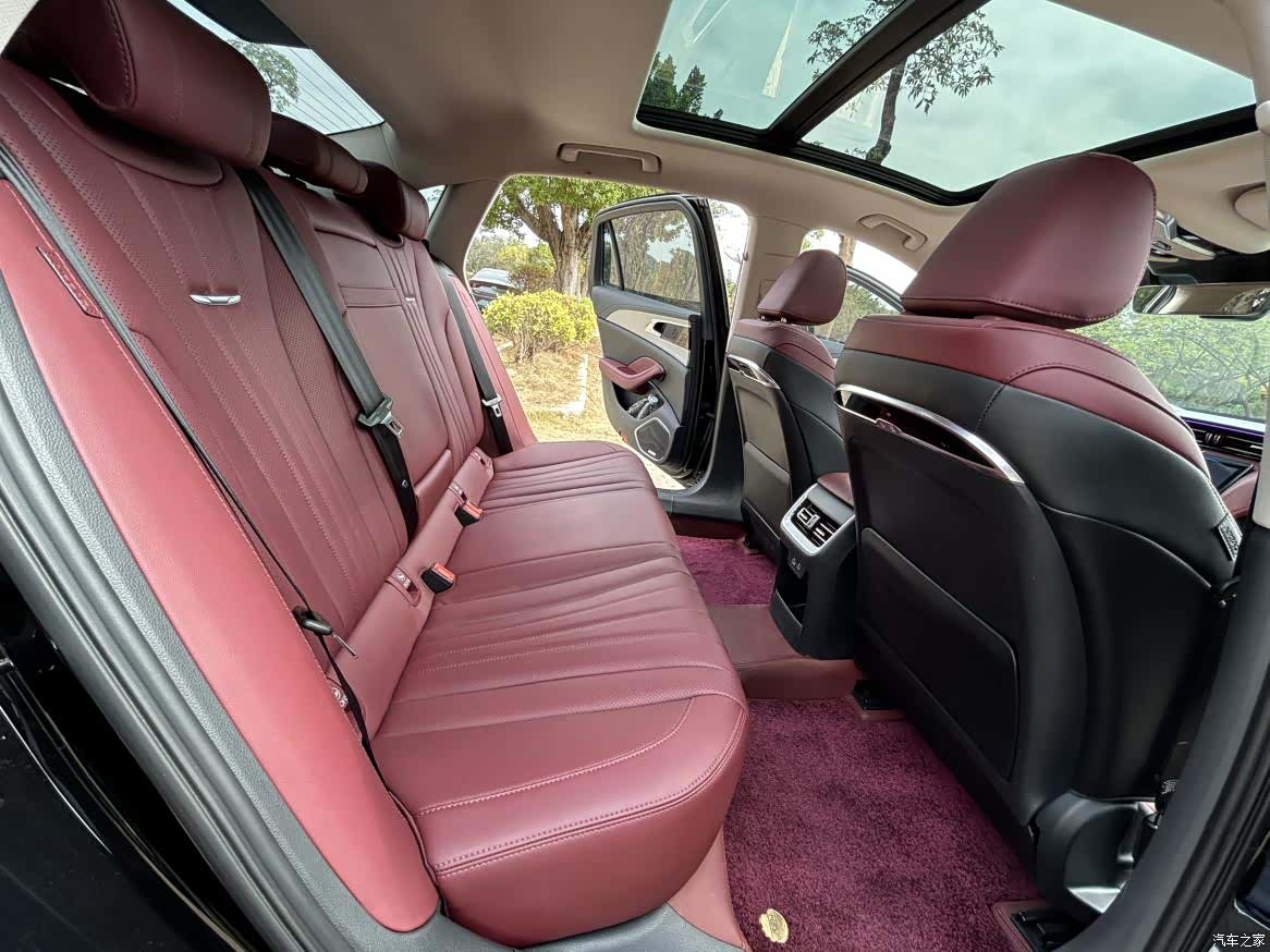 Hongqi H5, 2023 11