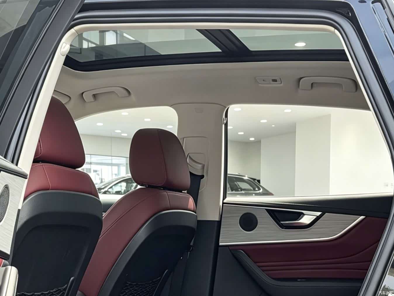 Hongqi HS5, 2025 11