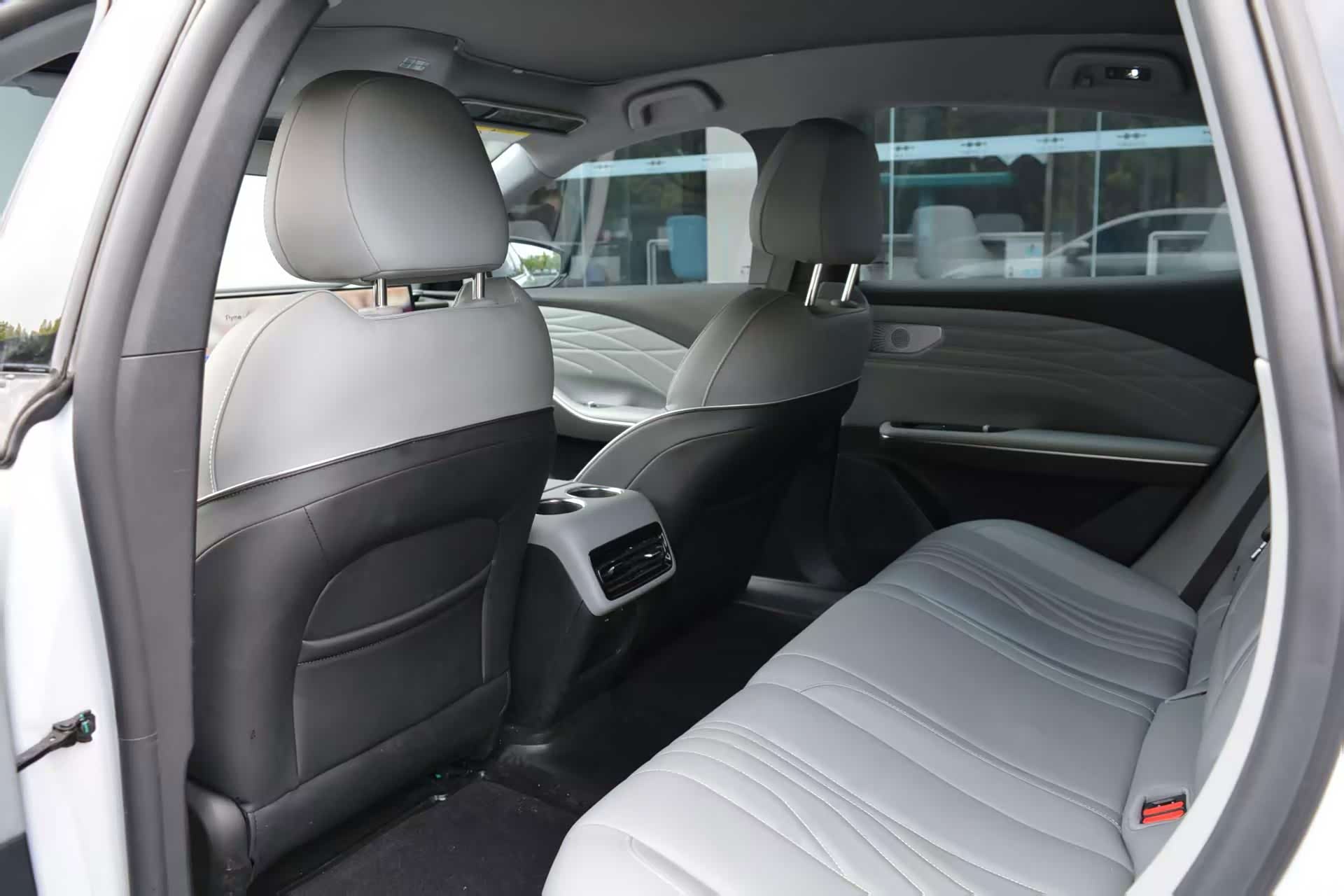 Geely E8, 2024 8
