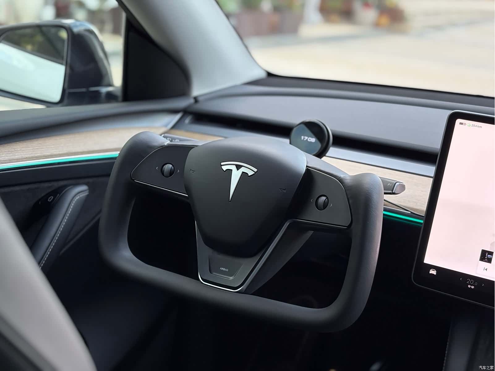 Tesla Model Y, 2022 17